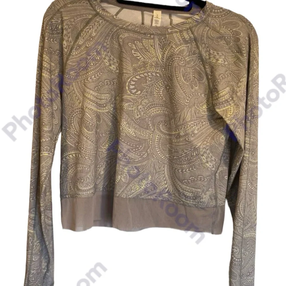 14. Lululemon Long Sleeve Top Size 4